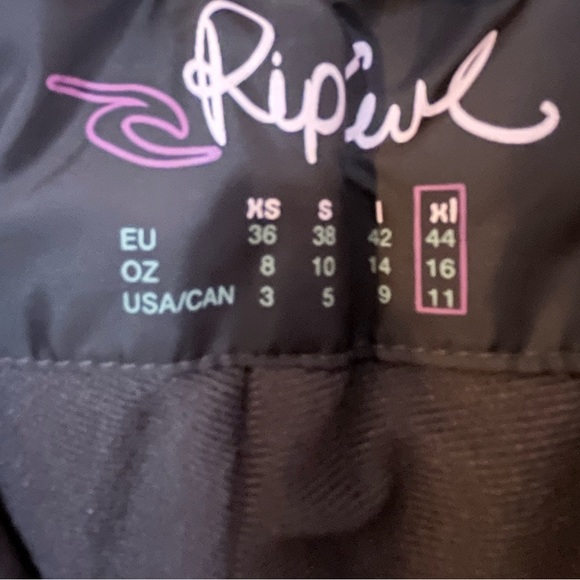 RipCurl Ski/Snowboard Pants - Picture 13 of 16